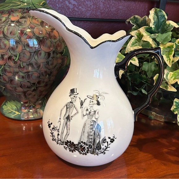NWOT Potter’s Studio White and Black Skeletons Halloween Ceramic Pitcher - Picture 5 of 10